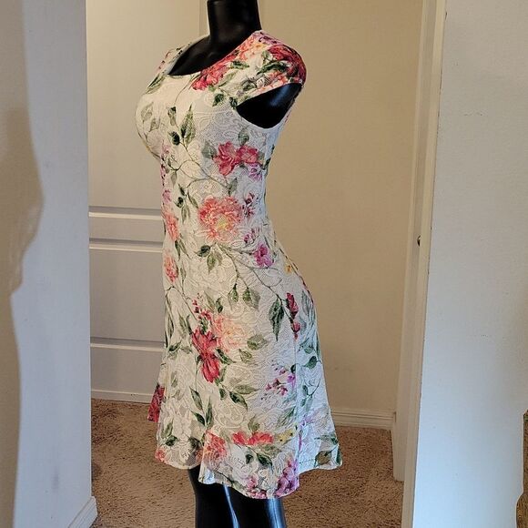 BRAND NEW SANDRA DARREN CAP SLEEVE MULTI-COLOR LACE FLORAL DESIGN PRINT DRESS - Picture 10 of 15